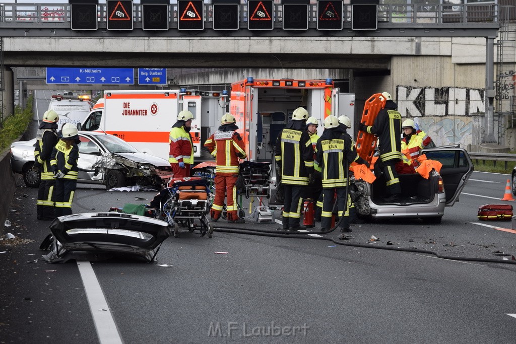 VU Auffahrunfall A 3 Rich Oberhausen kurz vor AS Koeln Dellbrueck P035.JPG - Miklos Laubert